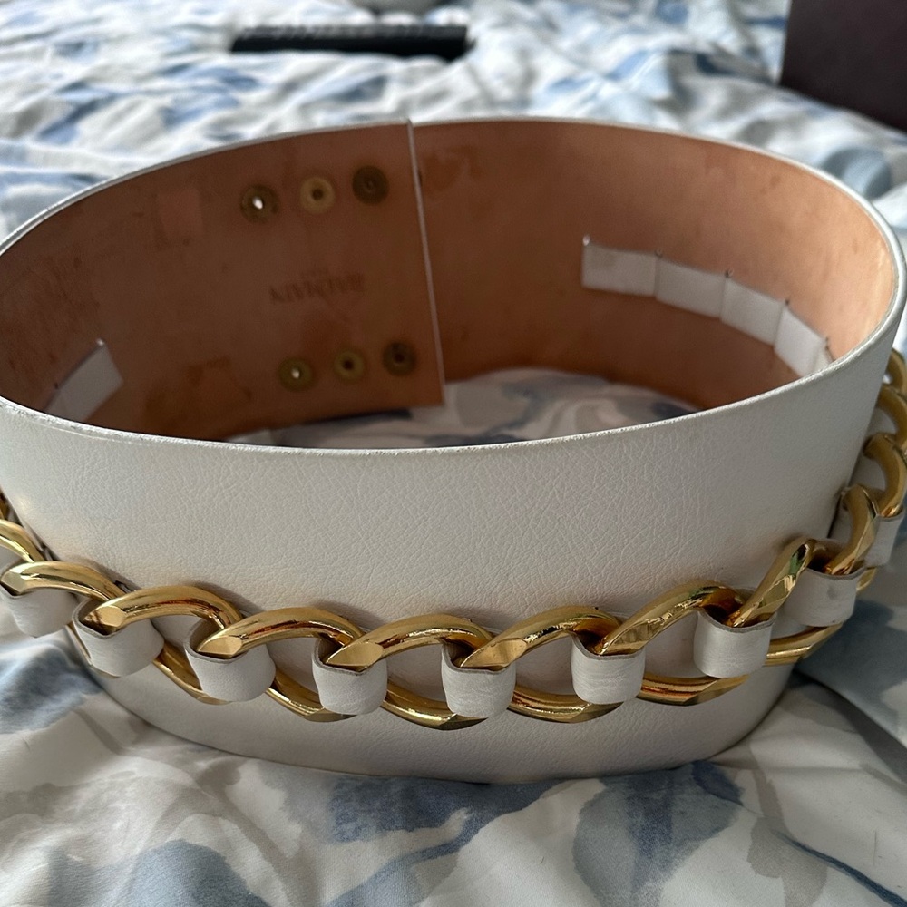 Wide white Balmain belt size 38. Never used